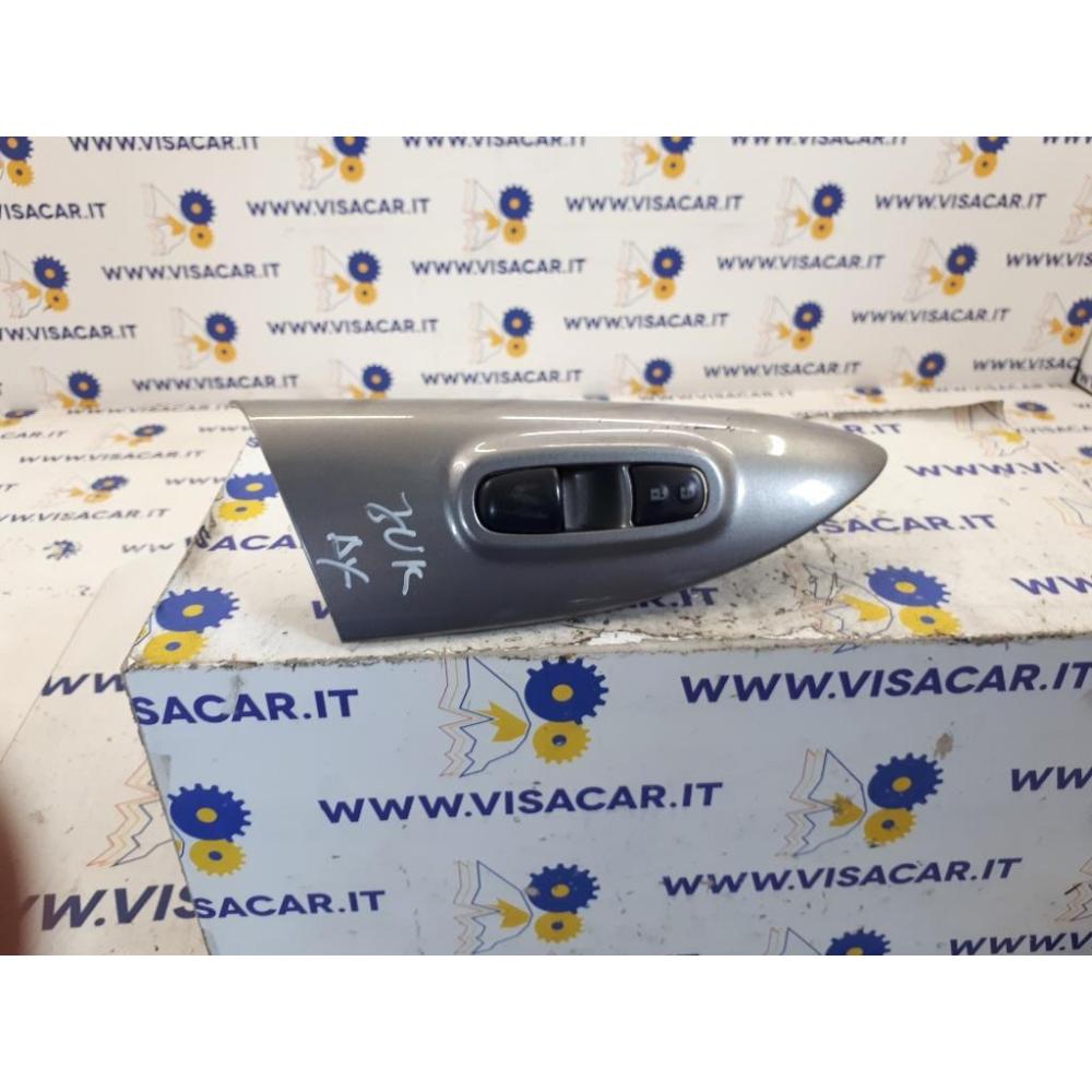 Pulsantiera Anteriore Dx Usato Dal 2010 Al 2014 Nissan Juke «I» (2010)