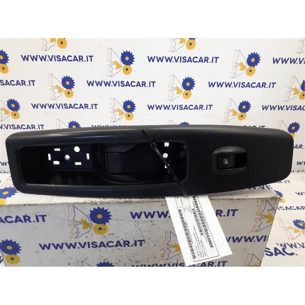 Pulsantiera Anteriore Dx Usato Dal 2015 Fiat Doblò «Iii» (2015)