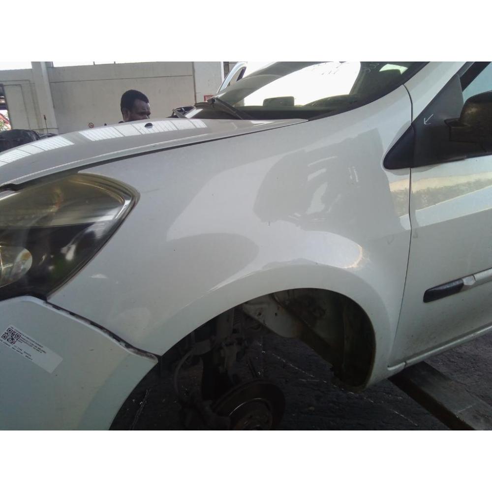 Parafango Anteriore Sinistro Usato Dal 2007 Al 2014 Renault Clio «Iii» Sw (2006)