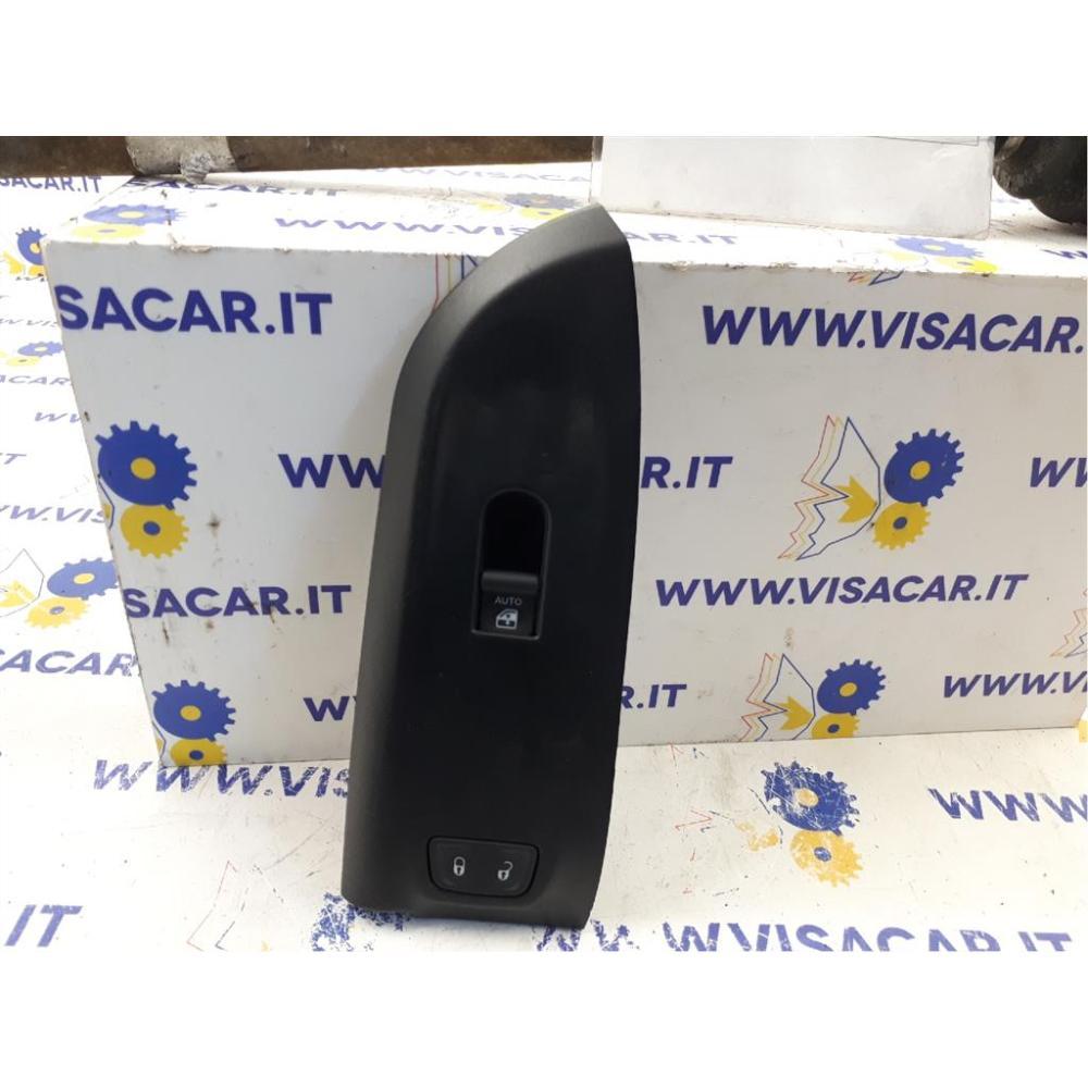 Pulsantiera Anteriore Dx Usato Dal 2014 Fiat 500X (2015)