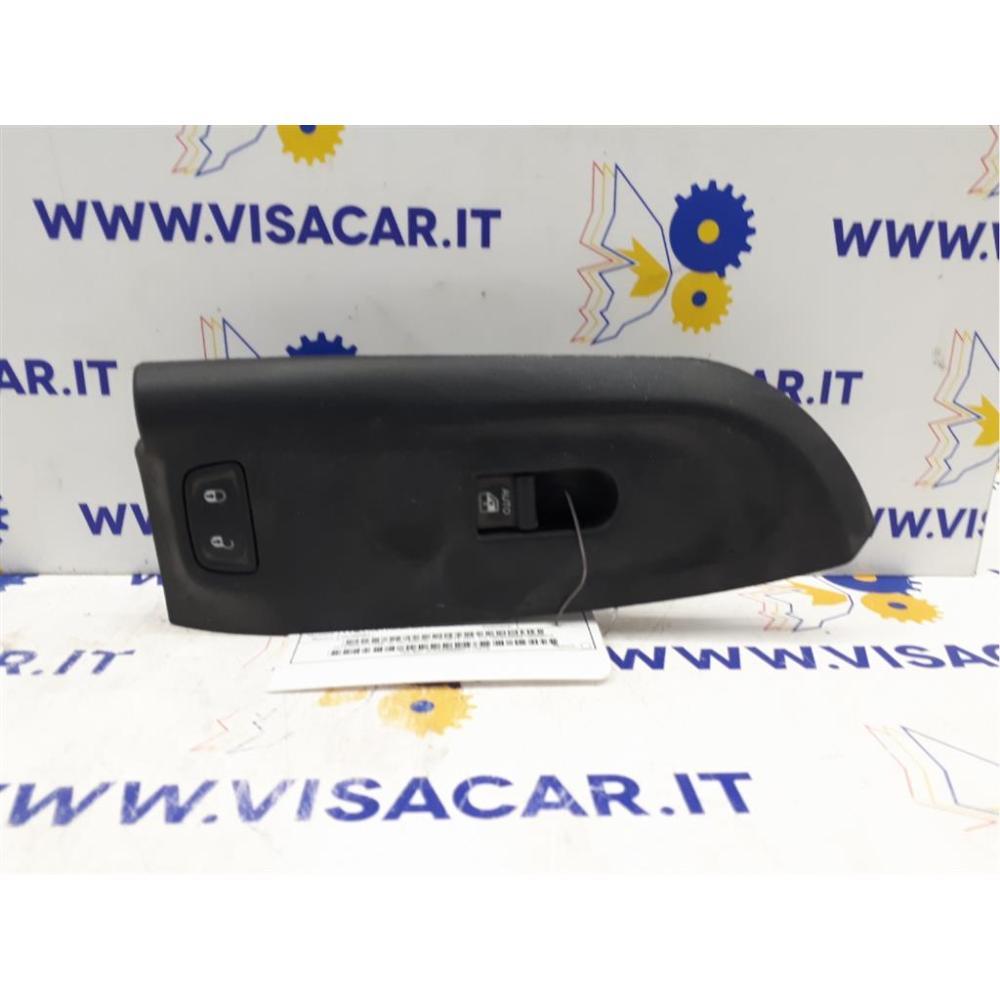 Pulsantiera Anteriore Dx Usato Dal 2014 Fiat 500X (2015)