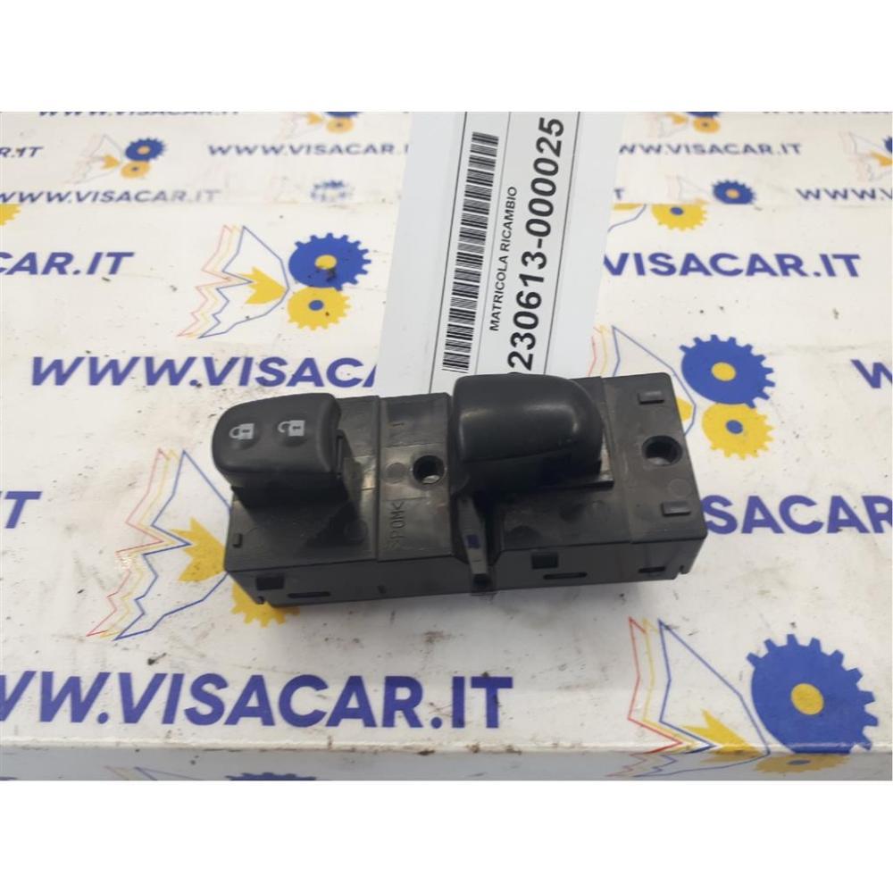 Pulsantiera Anteriore Dx Usato Dal 2010 Al 2018 Nissan Juke «I» (2010)