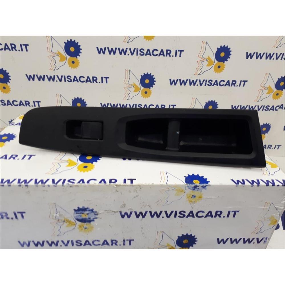 Pulsantiera Anteriore Dx Usato Dal 2014 Toyota Yaris «Iv» (2014)