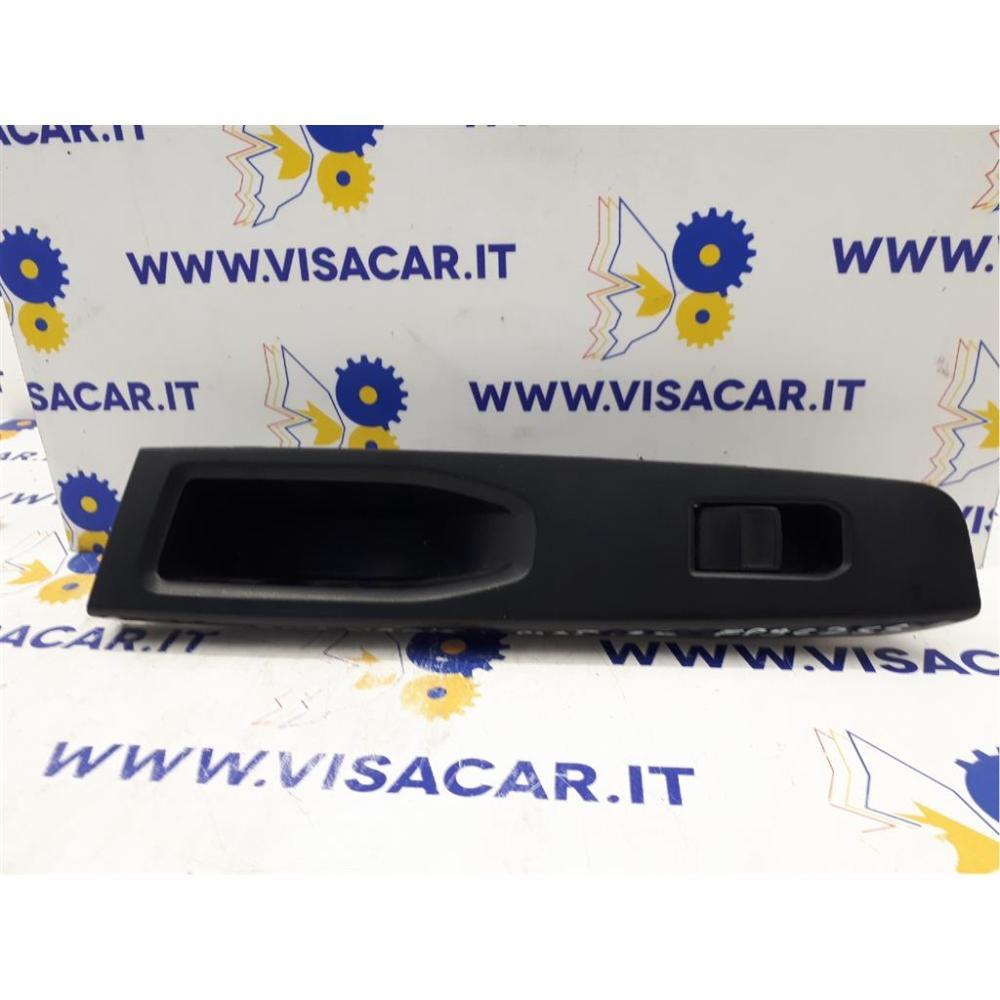 Pulsantiera Posteriore Sx Usato Dal 2017 Toyota Yaris «Iv» (2017)
